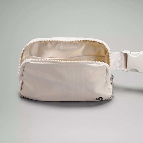 Lululemon Everywhere Belt Bag White Opal NWT - Picture 7 of 16